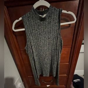 Open shoulder slimming gray top